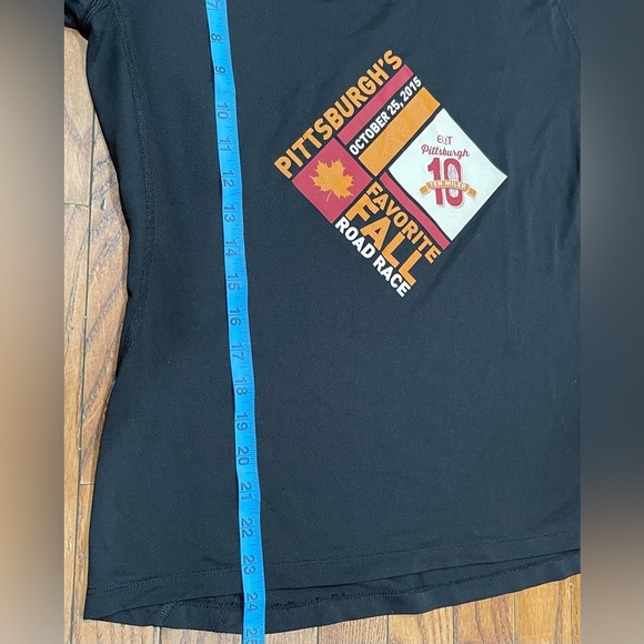 The North Face Black Graphic Tee - Picture 5 of 10